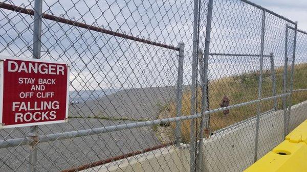 The road ends abruptly due to cliff erosion. Still plenty of camping spots.