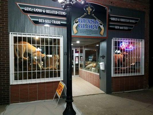 Guns & Glory LeRoy IL - Outside shop at night