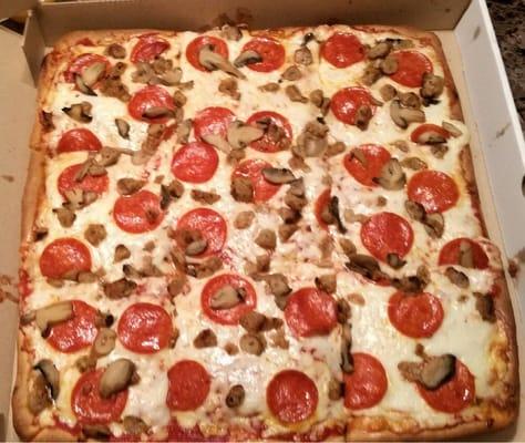 16" Sicilian W/pepperoni sausage and mushrooms. Very big and good.