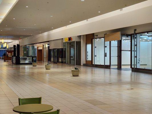 Last day the interior of the mall was open.