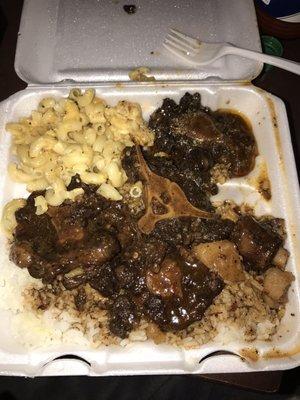 Oxtail, rice and Mac & Cheese