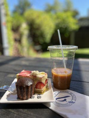 Fraisier, Canele, Cold Brew I had back at home