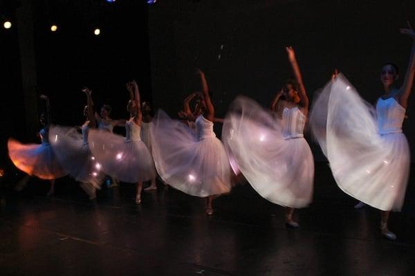 Brooklyn Ballet Company performs "Snow".