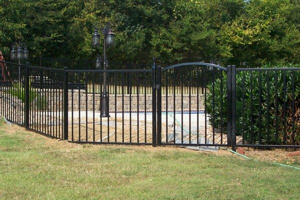 2-Rail Smooth Top/Bottom fence and arched Gate