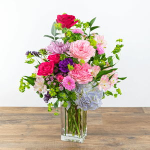 Who wouldn't love to receive this bright and blooming flower arrangement? Show your Unconditional Love with various light pink and dark pink