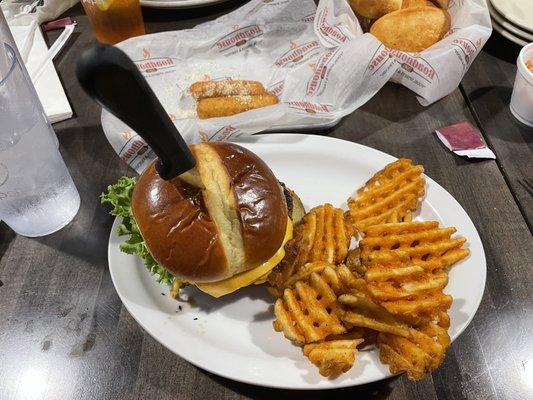 Roadhouse Cheeseburger