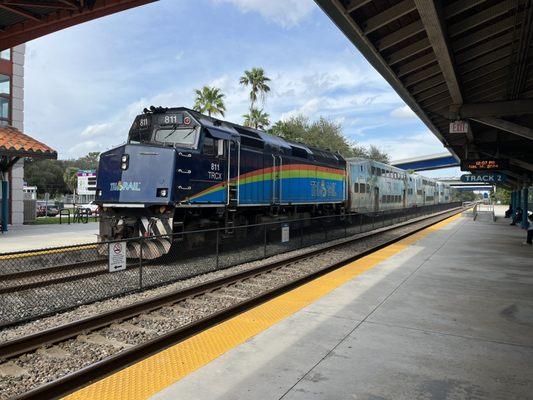 Southbound Tri-Rail pulling in.