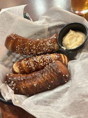 Pretzels and beer, cheese, Yum! The beer cheese is also very good with the sidewinder fries!