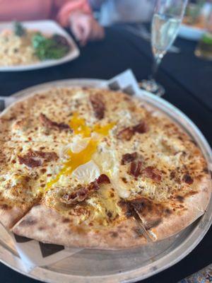 Breakfast pizza