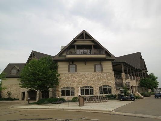 Bolingbrook Golf Club, housing Nest Bar and Grill