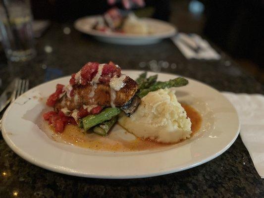 Salmon with Asparagus and Mashed Potatoes