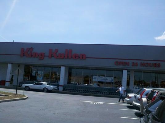 Front of the King Kullen super store