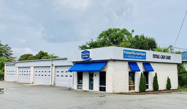 Exterior of Platinum Plus Auto Repair