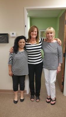 What a coincidence!!! All three of us happened to wear stripes.