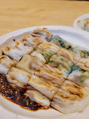 Beef rice roll with chili oil