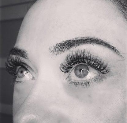 Volume full set eyelash extensions