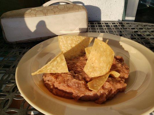 Complimentary chips y frijoles.