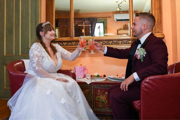 Bridal suite with drinks and hors doeuvres