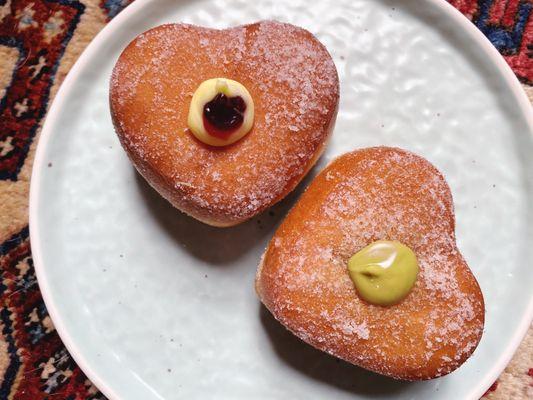 Pistachio and Mascarpone Bomboloni IG: @sheneedsasnack