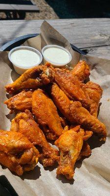 Hot wings with ranch