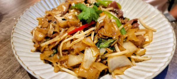 Drunken noodles, very nice good smoky flavor, adequate amount of Thai basil. Well balanced sweet and Salty.  Good job