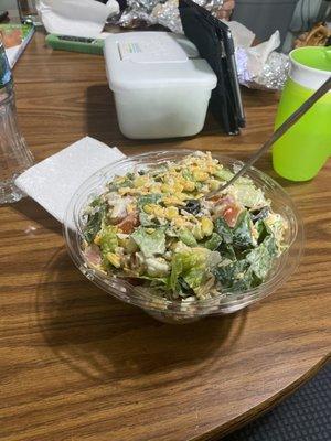 Lettuce tomatoes green peppers grilled chicken corn black olives shredded mixed cheese and blue cheese dressing yum yum yummy!!!!