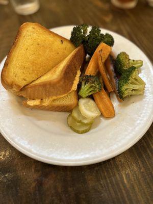 Buffalo chicken sandwich with grilled veggies