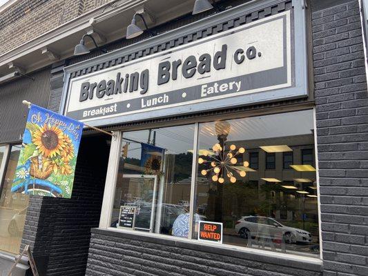 Breaking Bread Co. has excellent food, service, and atmosphere.  Everyone is friendly!