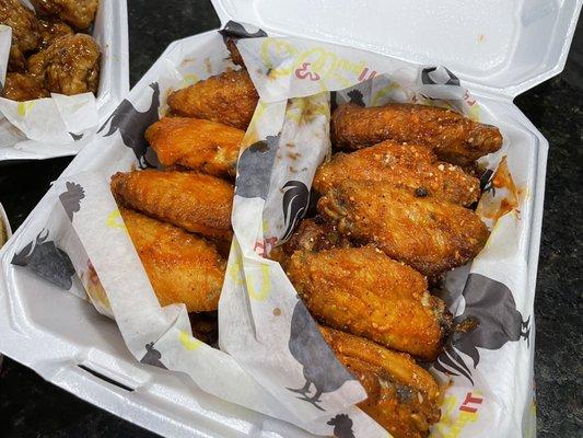 20 count traditional extra crispy wings. Left side is Buffalo, right side is Spicy Garlic Parmesan