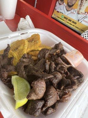 Carne de Res con Tostones