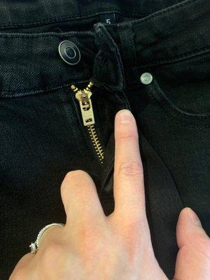 Clearly no gold accents on my jeans and yet they put this zipper on it.