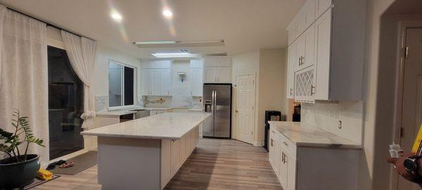 Full kitchen with new cabinets, quartzite counters and quartzite backsplash