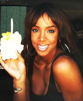 Kelly Rowland loves our Shave Ice!