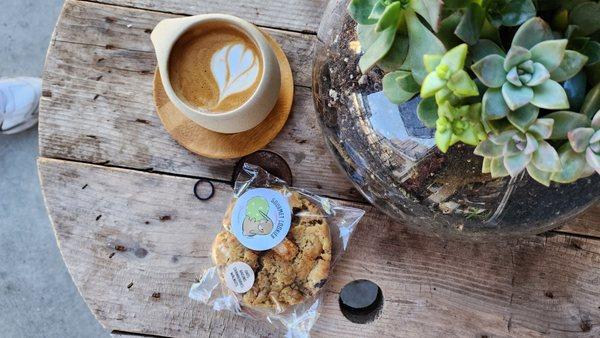 Cortado and Oatmeal Cookie