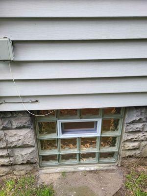 (1) Glass block window with air vents / Wave Pattern