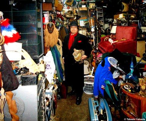 REUSE AMERICA VINTAGE WAREHOUSE (Brooklyn, NY). Dr. Takeshi Yamada and Seara (Coney Island sea rabbit)