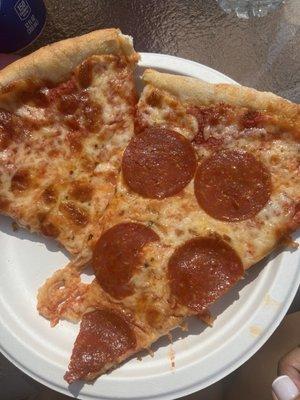 Pepperoni & regular slice