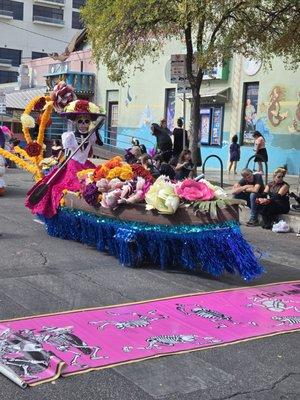 Getting ready for the Dia de muertos parade