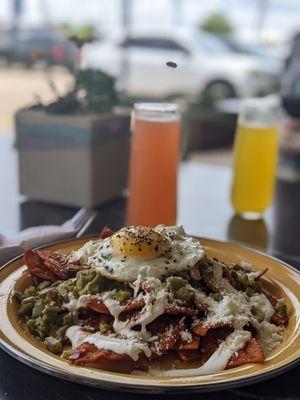 Sunday brunch: chilaquiles con nopales