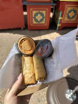 Cheeseburger and pizza spring rolls