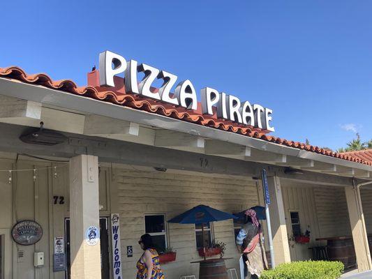 Pizza Pirate... off the port bow!