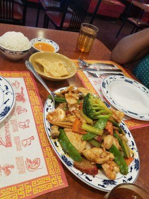 Sam gop di..i think that's what it is called but it's shrimp, roasted pork and chicken with garden veggies tossed in a garlic sauce