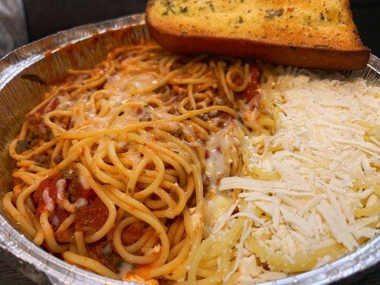 Red & White Spaghetti with Garlic Bread