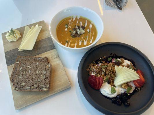 Rye bread, butternut squash soup, skyr