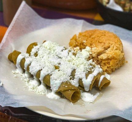 Tacos Dorados de Barbacoa de Borrego: lamb flautas (85/100)