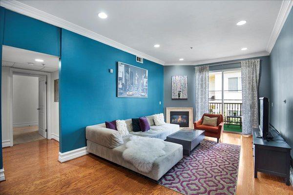 SOLD beautiful 2 bedroom Condo in Hollywood