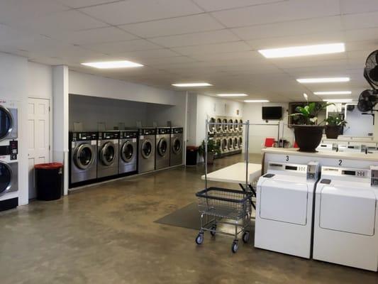 Upper side we have a variety of 20, 40, 50 and 60 lb washers 26 gas dryers.
 The 60 lb washers are Speed Queens newest hi tech machines.