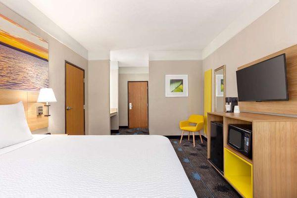 Days Inn By Wyndham Kansas City International Airport