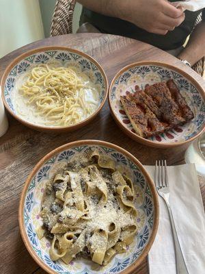 Tonnarelli Cacio E Pepe  Focaccia Barese Pappardelle ai Funghi