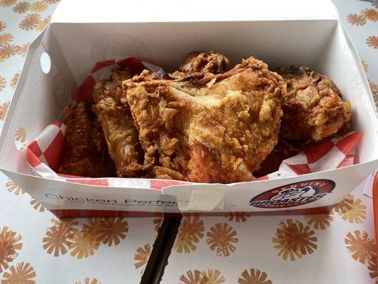 8 Piece Broasted Chicken Bucket